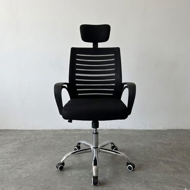 Silla ejecutiva giratoria de malla negra con respaldo transpirable, asiento ergonómico y reposacabeza integrado - 2/2