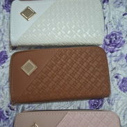 Billetera mediana para mujer - Img 55882864