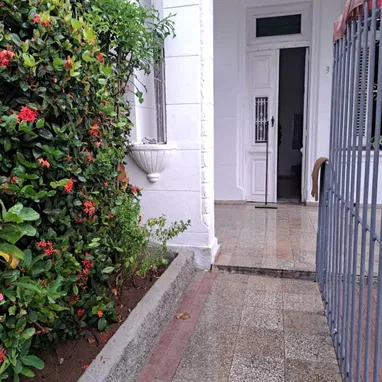 Casa independiente en Santo Su谩rez con garaje y 3 cuartos en 贸ptimo estado - Img 125888153