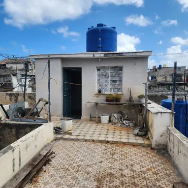 🏠 Casa en venta de 2 cuartos en Centro Habana, Los Sitios. Tiene gas de la calle y otras comodidades - Img 121606144