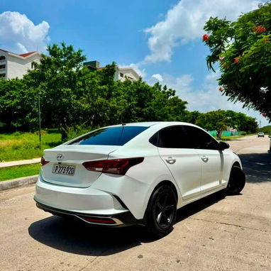 Hyundai Accent BLANCO – $85 USD/día - 2/2