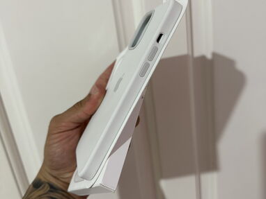 MagSafe  FORRO ORIGINAL SILICONA CASE color blanco ( MAGSAFE ) para iPhone 12 Pro Max //( 50 USD ) o al cambio . - Img 65993470