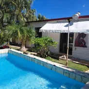 Se vende casa independiente con piscina, garaje con permiso de renta con superficie de500m² - Img 54716601