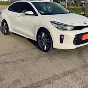 Kia Rio del año 2019. Este atractivo sedán en impecable color blanco destaca por su equipamiento superior - Img 57359125