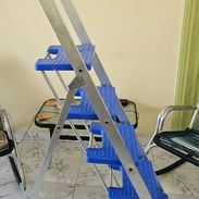 ESCALERA DE ALUMINIO DE 5 ESCALONES ANTIDESLIZANTES. ESCALERAS NUEVAS A ESTRENAR. - Img 54379599