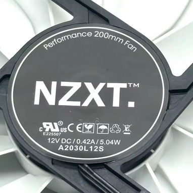 Fan NZXT 200mm blanco De uso pero como nuevo . Le hago negocio o vendo 20 USD - Img 116812689