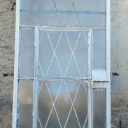 Se vende puerta de hierro con sus cristales - Img 58192855
