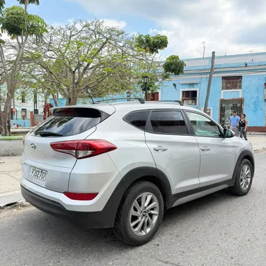 Hyundai Tucson 2017 carro impecable motor 0 KM - Img 120902217