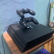 Vendo Ps4 Pro 2 mandos y en perfecto estado Incluye el cargador inalámbrico de los mando - Img 57151958