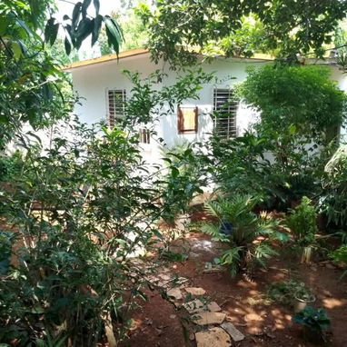 Se vende casa en la entrada del reparto Fontanar. Es la segunda casa en la avenida principal. Miguel 54755950 - 4/10