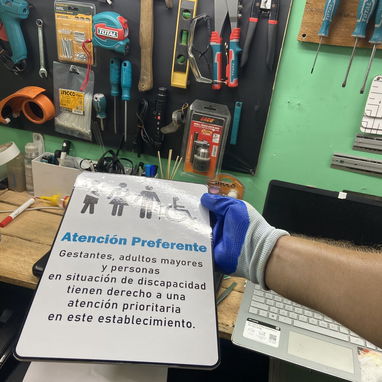 Taller de diseño y producción / carteles / tarjetas / gigantografias / stickers y más - 2/10