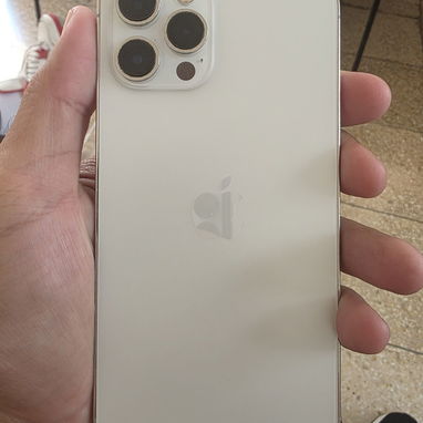 IPhone 12 Pro Max de 256GB (Libre de Fábrica, 79% Batería) detalle en pantalla que no afecta en nada su funcionamiento - 4/4