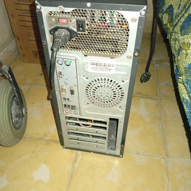 Se vende chasis de uso,y fuente,teclado y mouse - Img 115550401