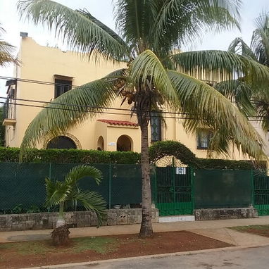 LA CASONA DE KIKO en Playa, está ubicada en una zona residencial, tranquila y segura. Tenemos paneles solares - Img 111176027