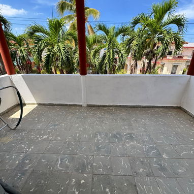 Casa independiente en Playa con garaje 4 cuartos y dos baños y medio - 8/10