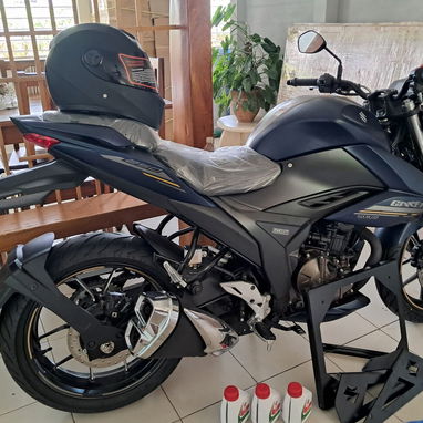 SUZUKI GIXXER 250 - 2/8