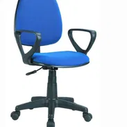 Vendo silla pc, giratoria, de ruedita, reinclinable, forrada de tela azul,nueva en su caja., - Img 50236009