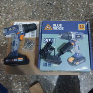 Taladro atornillador inalambrico Blue Ridge con puntas nuevo en caja-50usd - Img 48630329
