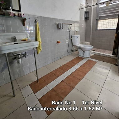 VENTA O PERMUTA DE APARTAMENTO CAPITALISTA CON 2 NIVELES, 2 APARTAMENTOS EN 1 PROPIEDAD CON VISTAS AL MAR Y A LA CIUDAD. - 9/10