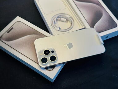 iPhone 15 Pro Max White Titanium NUEVO EN CAJA de 256 GB - Img 64390197