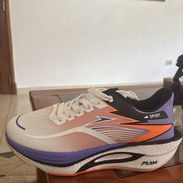 Zapatillas running 42/43 a estrenar muy bonitas - Img 55811129