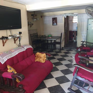 CASA DE 2 NIVELES EN VENTA – SANTO SUÁREZ** ✨🏡 - 8/10