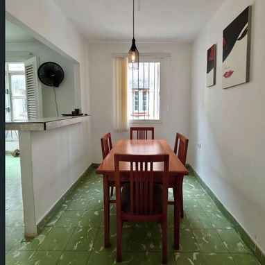 APTO ORIGINAL DE 1 HAB CERCA DE 25 Y 12 VEDADO 2DO PISO SEMI INTETIOR CON BALCÓN 53614857 - 8/10
