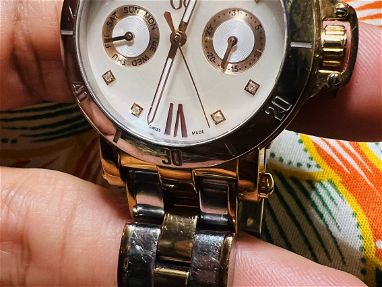 Se vende este Reloj Original Guess, oro Rosa , cristal de zafiro y diamantes - Img 67555837