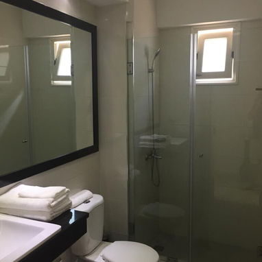🌇 Apartamento Independiente con Vista al Malecón – Vedado REF 1355 - Img 95799325