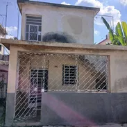 Vendo casa en Playa de dos plantas teléfono fijo y gas de la calle - Img 56552617