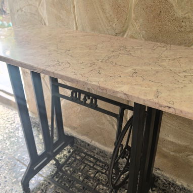 Mesa de mármol con base de máquina de coser - Img 115480104
