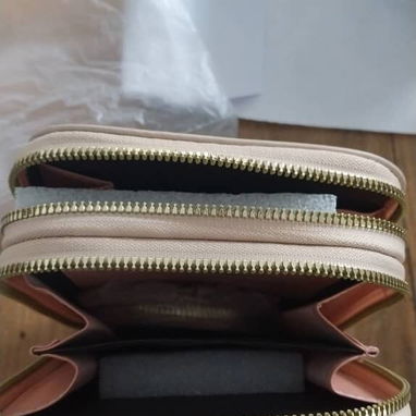 Porta celular. Bellos diseños, prácticos y fácil de llevar. Aproveche esta oportunidad, de lucir moderna. Tres compartim - 3/3