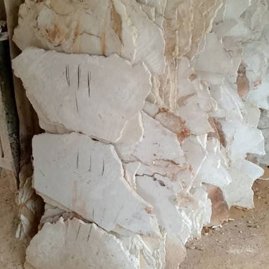 Enchape de piedra jaimanita y laja para eliminar la humedad y remodelar su casa o negocio. Somo 1ra🤝 precio negociable. - Img 122763750