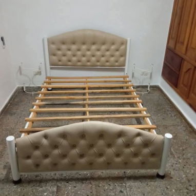 Venta de Camas de tubo,, Mesitas de noches Literas y colchones de muelles y espuma y colchones de espuma Completo. - 8/10