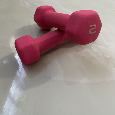 Vendo pesas de 2 libras de mujer. Contactar con Isabela al 58264306. Más información por WhatsApp. - 2/7