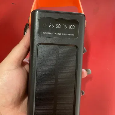 Cargador portátil de 70000mah con panel solar - Img 117699096