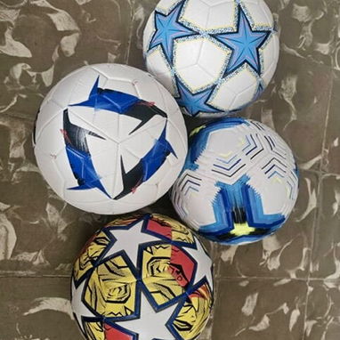 Pelotas de Fútbol originales engomadas y antiresbalantes !!! New a estrenar !!! - Img 122154797