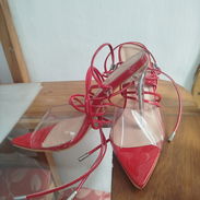 Tacones puntifinos rojos - Img 56096689