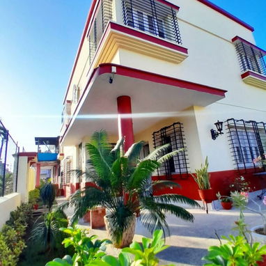 Venta de casa grande en playa - 2/10