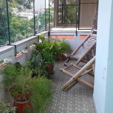 🪼 APARTAMENTO EN EL VEDADO | RENTA SEGURA EN LA HABANA | ZONA SIN APAGONES 🏡✨ - Img 121951357