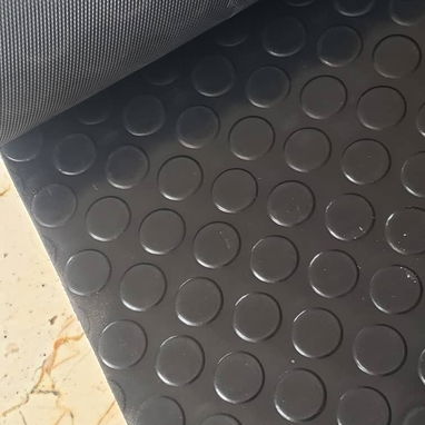 SE VENDE ALFOMBRA PARA TAPIZAR EL PISO DE LOS CARROS Y HABITACIONES - 6/7