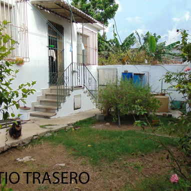 Venta de casa de 2 plantas con terreno lateral - Img 125858098