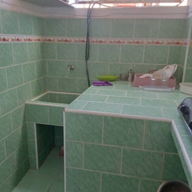 Se alquila cerca Hospital Ameijeiras con corriente - Img 122164213