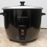 Se vende olla arrocera 2.2 litros con vaporera. - Img 57990939