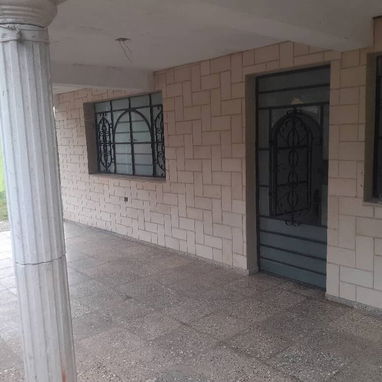 🏡💰 SE VENDE CASA EN LA LISA (CRUZ DE PIEDRA) 💰🏡  • Papeles en regla • Sala-comedor • Cocina enchapada en mármol • 4 - Img 122390380