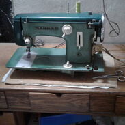 Máquina de coser con su mesa 15mil - Img 45359322