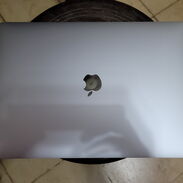 MacBook Pro 2018 impecable, detalles en una de las fotos - Img 45285984