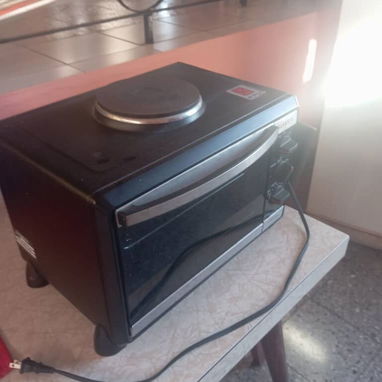Horno freidora eléctrica de uso de 25/30 lt con plato superior,marca Sankey,funciona todo bien, tiene parrilla y bandeja - 7/10