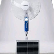 Ventiladores recargables de 16" Batería de litio Panel solar grande de 20w Consumo de 15w Entrada de corriente 12v Dura - Img 56354944