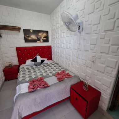 SE RENTA CASA DE 3 cuartos CON PISCINA A MEDIA CUADRA DE LA PLAYA DE GUANABO. 58858577 - 8/10